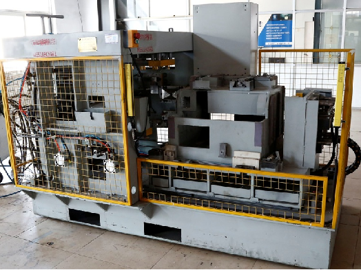 海爾冰箱塑料沖孔專機